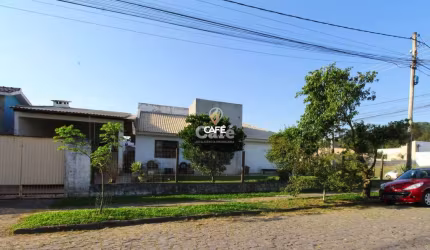 Casa à venda com 3 dormitórios 3 banheiros 2 vagas de garagem e amplo pátio.