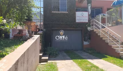 Casa com 4 dormitórios, piscina, pátio, em bairro central, Santa Maria/RS.