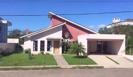 Ampla casa com 233,45 m², 03 dormitórios 4 vagas de garagem no cond. Sociedade D