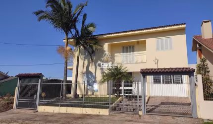 Ampla casa com 6 dormitórios, sendo 2 suítes, pátio e 2 garagens - Camobi, Santa