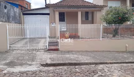 Casa 2 dormitório ,2 vaga de garagem , próximo ao clube dores.