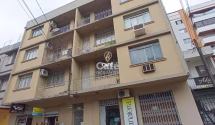 Apartamento Central De 2 Dormitórios, Sala Ampla, 2 Banheiros, Dependência de Em