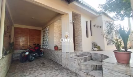 Linda Casa, 3 dormitórios, piscina e garagem, no bairro TANCREDO NEVES
