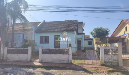 Casa situada em localização privilegiada próxima de tudo.