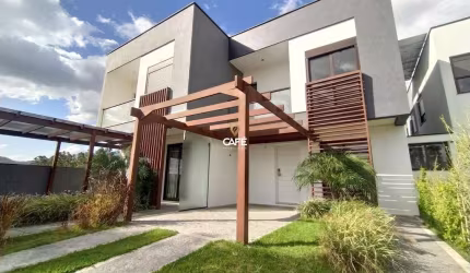 Casa, 3 Dormitórios, 1 Suíte, 3 Banheiros, 2 Vagas, Pátio, Churrasqueira, Sacada