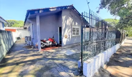 Casa, 3 Dormitórios, 1 Banheiro, 2 Vagas, Pátio, Patronato