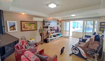 Bela casa toda reformada com peças amplas na região mais valorizada da cidade