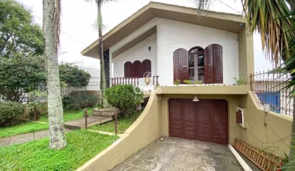 Ampla Casa, 4 Dormitórios, 1 Suíte, 3 Banheiros, Espaço Gourmet, Piscina, Bairro