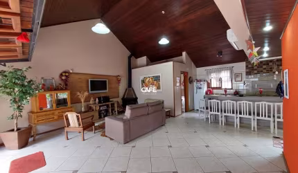 Casa com 4 Dormitórios, 2 vagas cobertas no Bairro Rosário