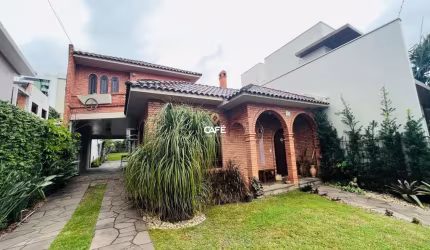 Casa, 4 Dormitórios, 3 Suítes, 4 Banheiros, 2 Vagas, Medianeira