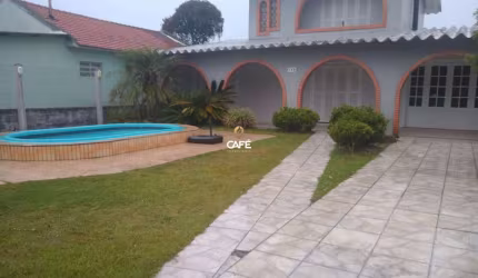 Casa na Praia de Mariluz 300metros do mar com piscina