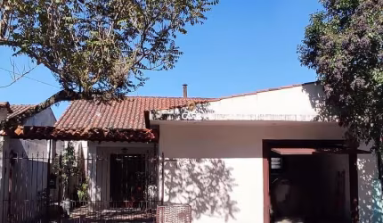 Casa de 03 dormitórios sendo 01 suíte e 03 vaga de garagem