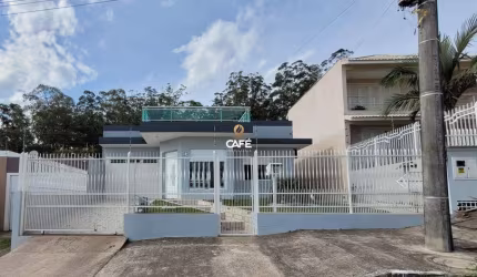 Linda casa de 4 dormitórios, suíte e 2 vagas de garagem!