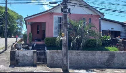 Casa Ampla no Bairro JK de 3 Dormitórios, (2) Salas, (2) Banheiros, Cozinha, Áre