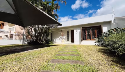 Imponente casa térrea de 5 dormitórios e amplo terreno de 14x70