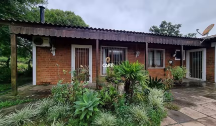 Casa com 4 dormitórios em localização tranquila.