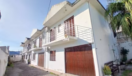 Casa Duplex Em Condomínio De 2 Dormitórios, Sala De Estar, Sala De Jantar, 2 Ban