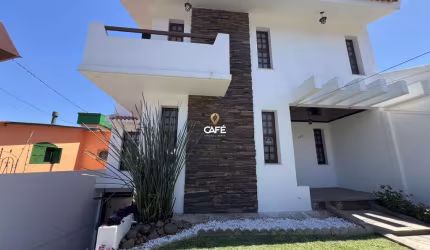 Casa em bairro seguro com vista deslumbrante dos morros de Santa Maria