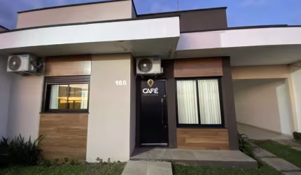 Casa 3 Dormitórios, 1 suíte, 2 Banheiros, Lareira, Churrasqueira, Piscina, 2 V.G