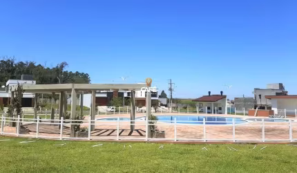 Terreno de 350m², localizado no Condomínio Cidade Universitária, em Camobi