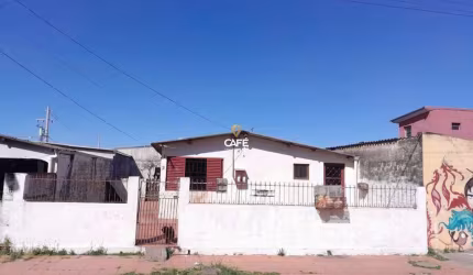 Casa Na Tancredo Neves De 3 Dormitórios, Sala De Estar, Banheiro Social, Cozinha