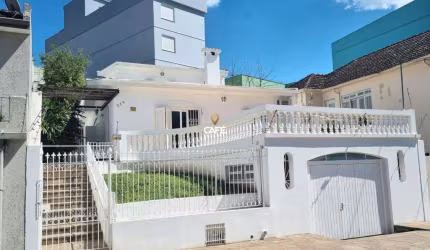 Casa 3 dormitórios próximo ao centro de Santa Maria