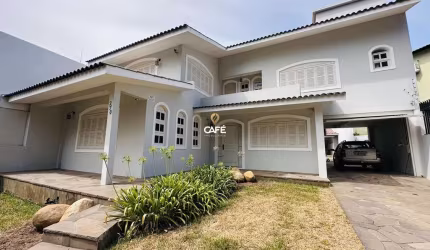 Casa à venda 4 dormitórios, 2 suítes com piscina no bairro Lourdes