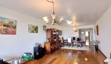 Apartamento no Centro, 4 dormitórios, 1 suíte, 3 banheiros, 2 vagas de garagem