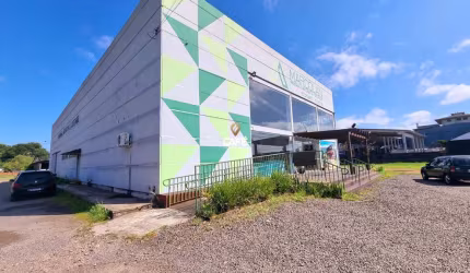 Área de 8.000m² com Pavilhão e Estrutura Comercial