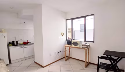 Apartamento no centro, 1 dormitório, 1 banheiro, 1 vaga de garagem