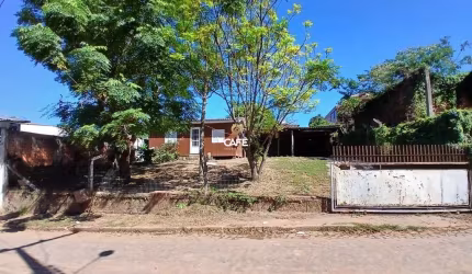 Casa De 3 Dormitórios, Sala De Estar, Banheiro Social, Cozinha, Área De Serviço,