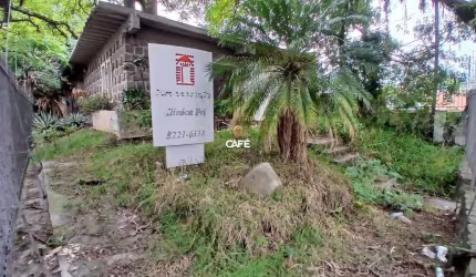 Casa Comercial e Residencial Ampla De 233 m² No Bairro Nossa Senhora De Lourdes.