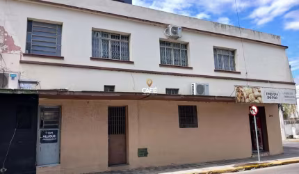 Apartamento Térreo De 2 Dormitórios, Sala De Estar, Banheiro Social, Cozinha e Á