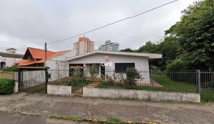Casa/terreno com ótima localização próximo ao BIG