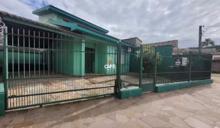 Casa de 3 dormitórios, no bairro Itararé