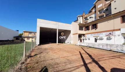 Pavilhão em construção, na Faixa Velha de Camobi