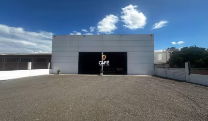Pavilhão de 301m², na Faixa de São Pedro