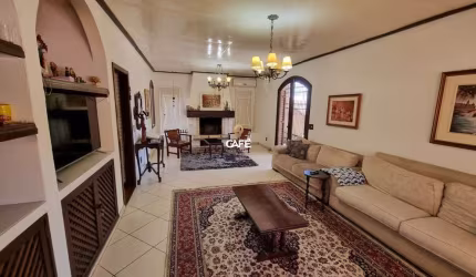 Casa plana, com 3 suítes, no bairro Nossa Senhora de Lourdes
