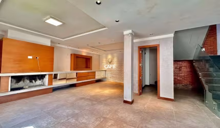 Casa de 270 m², com 3 dormitórios