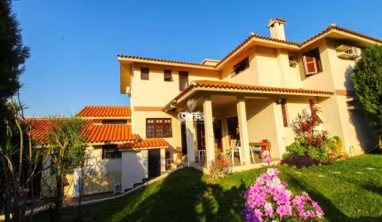 Casa com 5 dormitórios, 2 suítes, amplo pátio com piscina e area gourmet. Bairro