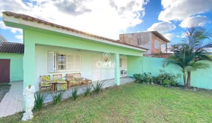Casa, 3 Dormitórios, 2 Banheiros, 2 Vagas, Pátio, Pé De Platano