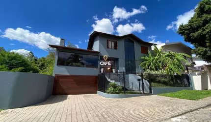 Casa, 4 Dormitórios, 2 Suítes, 4 Banheiros, 3 Vagas, Lourdes