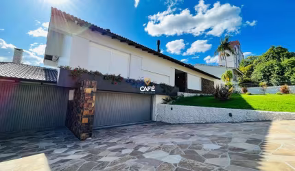 Casa, 3 Suítes, 4 Banheiros, Piscina, Lareira, Pátio, Alto Padrão, Lourdes
