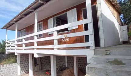 Casa De 4 Dormitórios, Sala Ampla, Banheiro Social, Cozinha, Área de Serviço com
