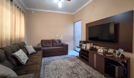 Sobrado Residencial à Venda – 2 Dormitórios | Salão nos Fundos | 2 Vagas | Excelente Oportunidade!