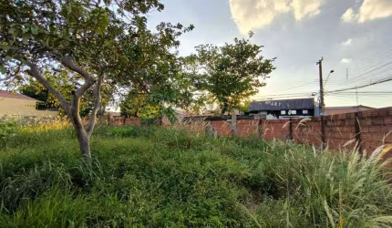 Terreno de esquina à venda – 282,60 m²