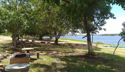 Refúgio Perfeito: Imóvel de 250m² com Vista para a Represa a 1h40m de Limeira