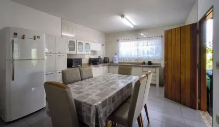 Casa com amplo quintal, ideal para seu pet!