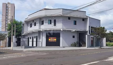 Prédio Residencial e Comercial com casa, apartamentos e salões!
