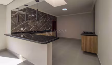 Ótima casa residencial com 3 dormitórios, sendo 1 suíte no bairro Nobreville disponível para venda. Aceita financiamento e estuda permutas.